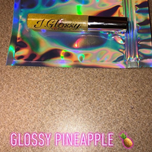 Lips gloss - Picture 4 of 6